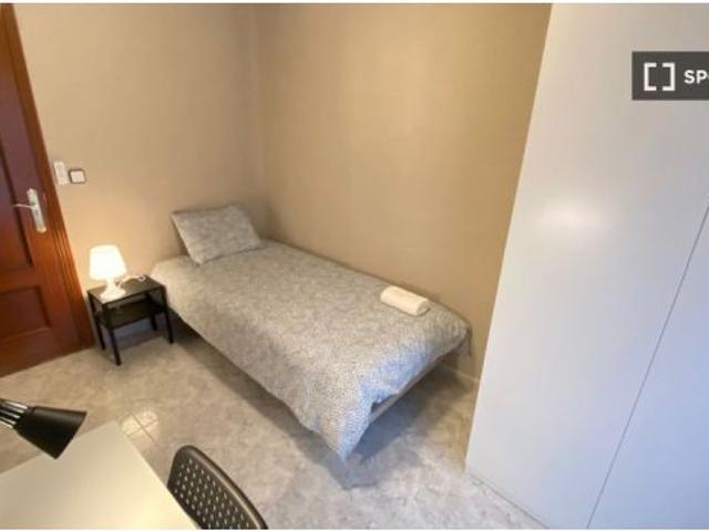 Se alquilan habitaciones en un piso de 3 habitaciones en Madrid!