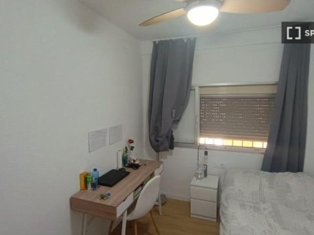Se alquilan habitaciones para hombres en piso de 6 habitaciones en Polígono Norte