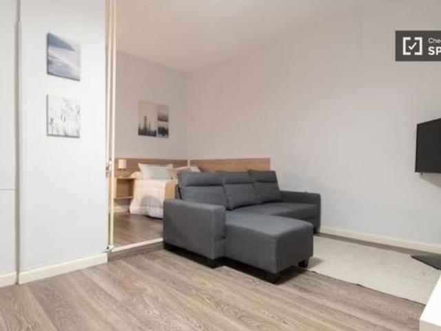 Se alquilan habitaciones para mujeres en piso de 5 habitaciones en Goya