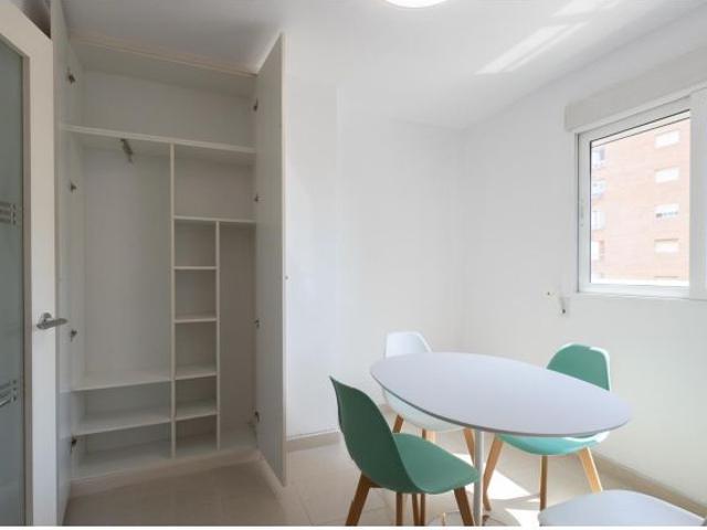 SE ALQUILAN HABITACIONES ZONA BLASCO IBAÑEZ VALENCIA