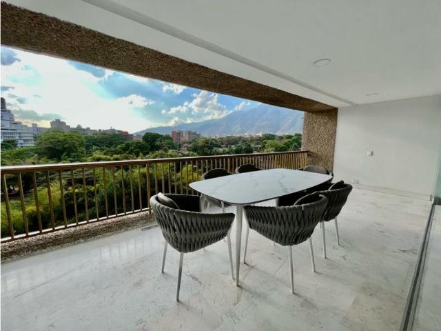 Se aqluila apto 315m2 3h+s/5b/3p Campo Alegre
