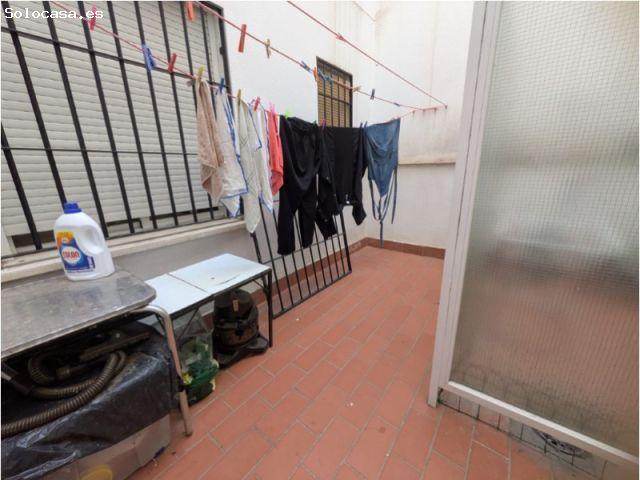 SE AQLUILA PISO SEMI NUEVO 2 DORMITORIOS AMUEBLADO CON PATIO ASCENSOR