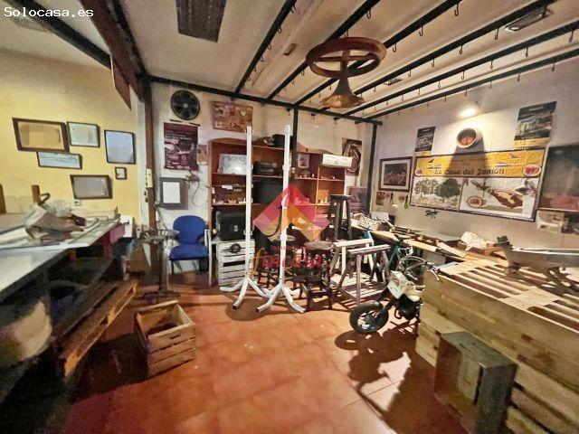 SE AQUILA LOCAL COMERCIAL EN EL CENTRO