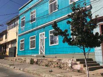 Se arrienda casa amplia cerro baron segundo piso