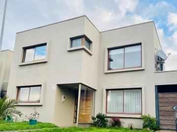 SE ARRIENDA CASA CONDOMINIO COLEGIO TERESIANO