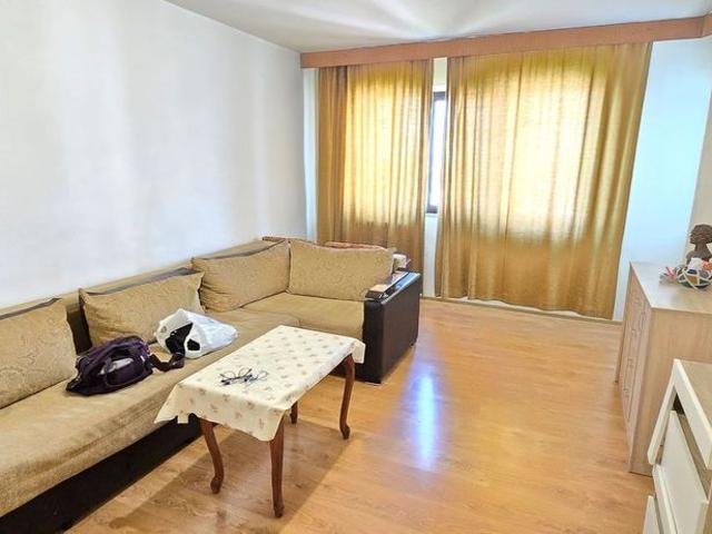 Se inchiriaza apartament 3 camere decomandat, bvd. Independentei Golia
