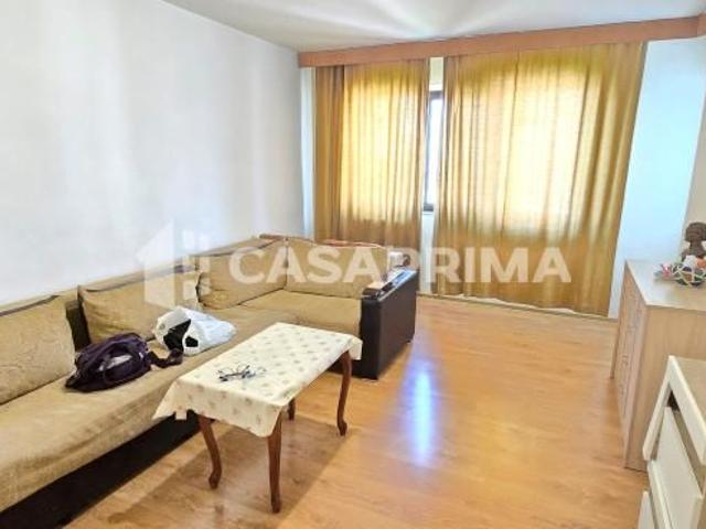 Se inchiriaza apartament 3 camere decomandat, bvd. Independentei, langa Golia