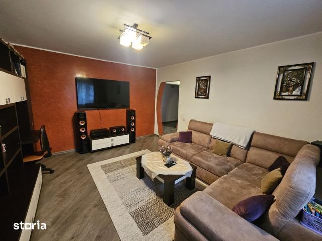 Se inchiriaza Apartament 4 camere decomandat, 2 bai
