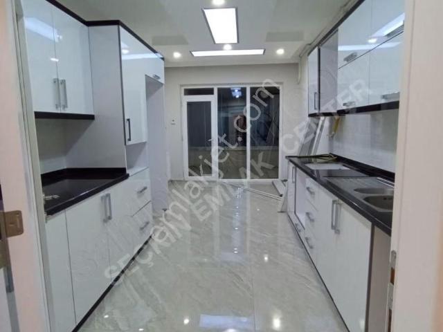 Seçkin Emlak Center'dan Satılık 4+1 Daire