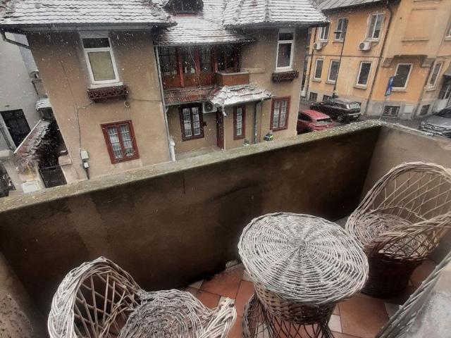 Se ofera spre inchiriere Ap.2 cam vila et.1 Dorobanti