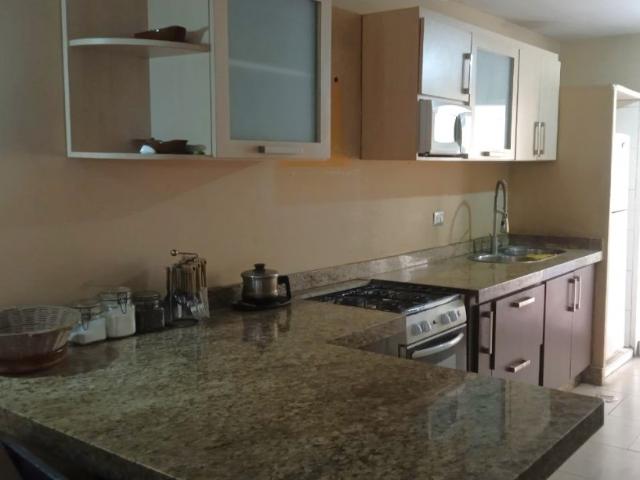 Se ofrece en venta apartamento en la Urb Prisma, Guacara. A189