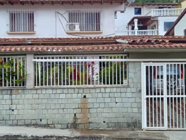 En venta casa en Alto Prado