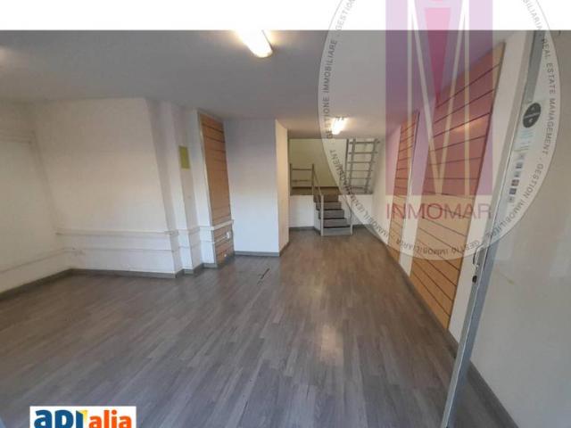 Se ofrece local con posibilidad de cambio de uso a vivienda en Hospitalet de Llobregat