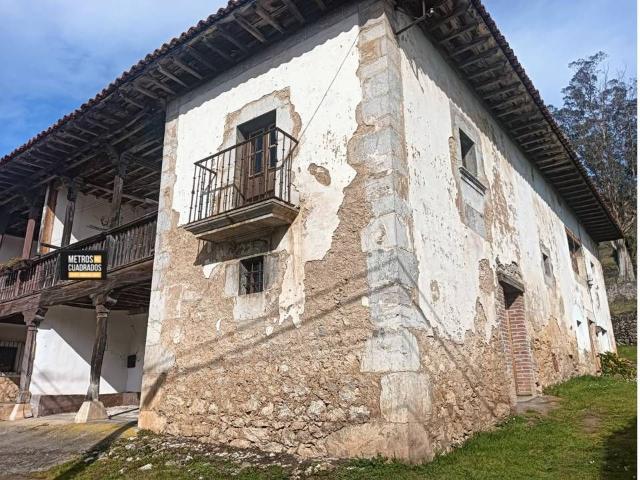 SE PONE EN VENTA UNA PARTE DE CASONA ASTURIANA DEL SIGLO IXX