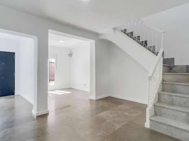 Se presenta una preciosa casa adosada situada en pleno centr. 93m² Coín