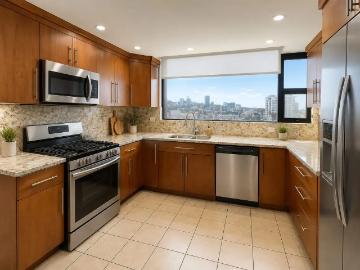 Se Renta Amplio Departamento de 245 m2, 3 Rec 3 Baños 2 Est, con Vista la Campo de Golf