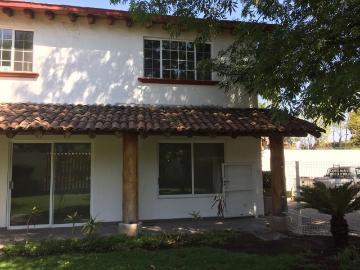 SE RENTA CASA MUY ESPACIOSA Y COMODA EN COLINAS DEL BOSQUE