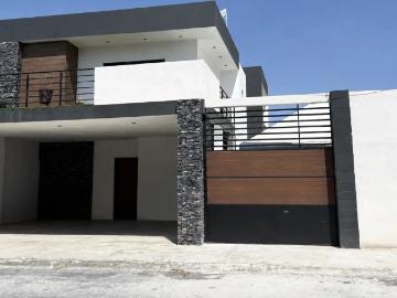 Se RENTA Casa Amueblada en Fracc. Santa Elena