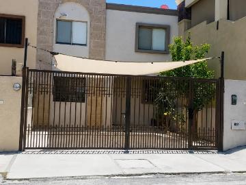 Se renta casa de 4 recámaras  1 en planta baja