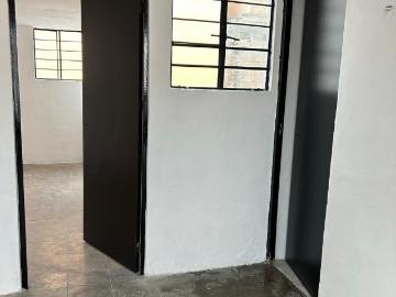 SE RENTA CASA EN ESQUINA A UNA CUADRA DE LA 42 SUR
