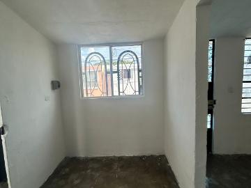 SE RENTA CASA EN ESQUINA A UNA CUADRA DE LA 42 SUR