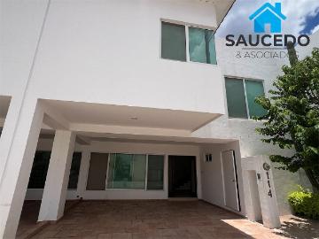 Se renta casa en fraccionamiento privado