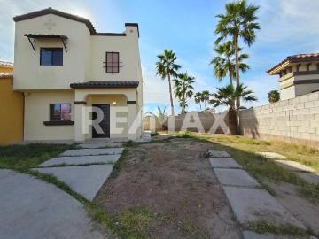 SE RENTA CASA EN RESIDENCIAL SEGOVIA