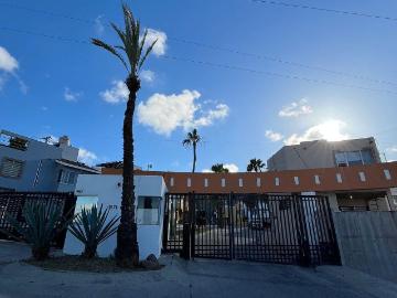 Se renta casa recién remodelada de 2 recámaras a 1 cuadra de Flamingos