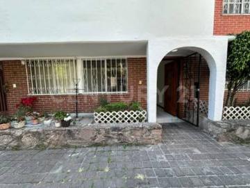 Se Renta departamento en Av Centenario
