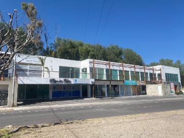 Se renta local comercial en Plaza Las Trojes