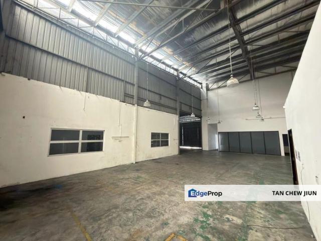 Semi D 3 Storey Kawasan Perindustrian Balakong Floor Loading 1.5 tonne Warehouse for Rent