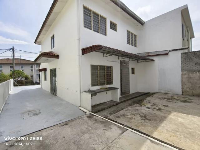 Semi D 2 Storey Pinggiran Putra Permai Equine Walk MRT Seri Kembangan