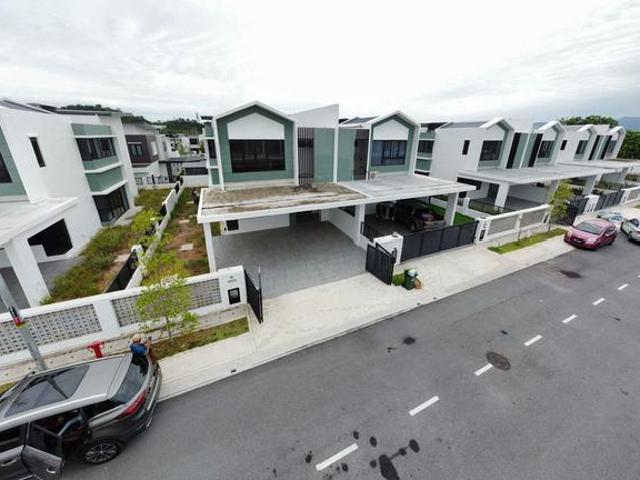 SEMI D 2 storeyGATED GUARDEDLIKE NEW44 Bukit Banyan Sierra