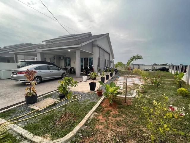SEMI D CORNER LOT TAMAN SERI NAGA Kepala Batas Kubang Pasu 6 Carpark