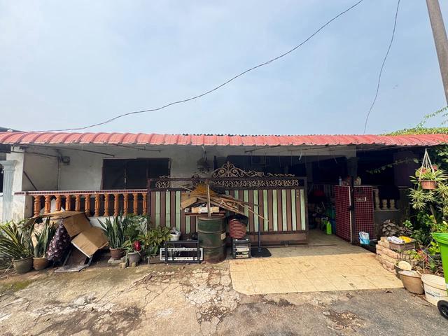 Semi D Balok Makmur depan sekolah