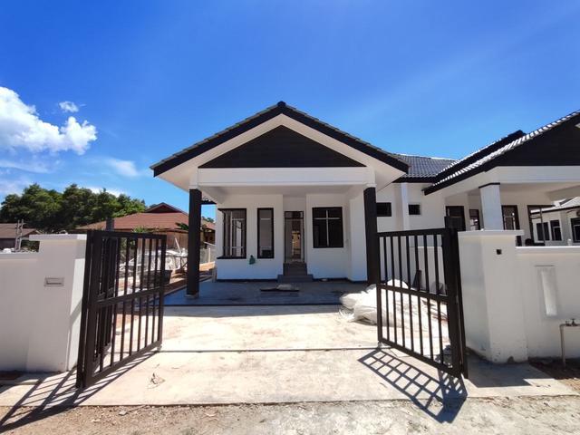 Semi D BARU Kampung Wakaf Tengah 4 Bilik 1400 SQFT Tepi Kuarters Guru