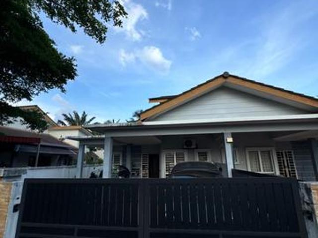 semi D HOUSE FOR SALE