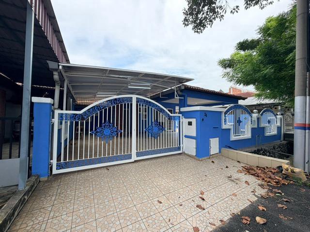 semi d house nearby by town easy access