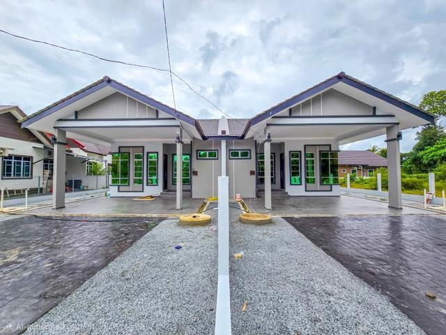 Semi D Moden BARU 4 Bilik Kg Mak Kemas Bukit Payong Tanah LUAS