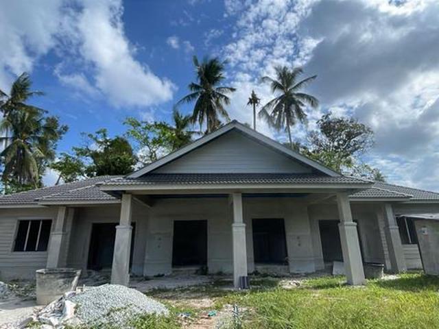 Semi D Setingkat Kg Kebakat Last Unit untuk Dijual