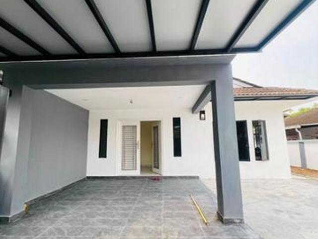 Semi d single storey taman daya fully renovate