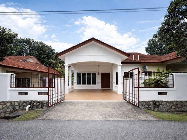 SEMI D Single Storey Taman Desa Baiduri Harmoni Salak Tinggi