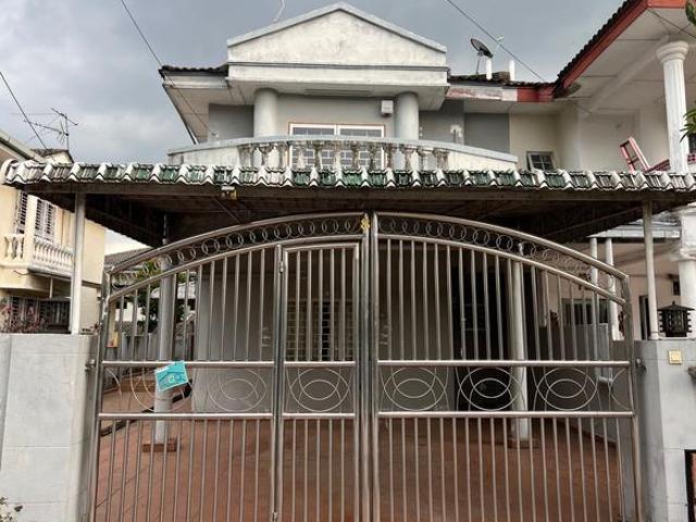 SEMI D RENOVATED 2 Storey Terrace House Bandar Country Homes