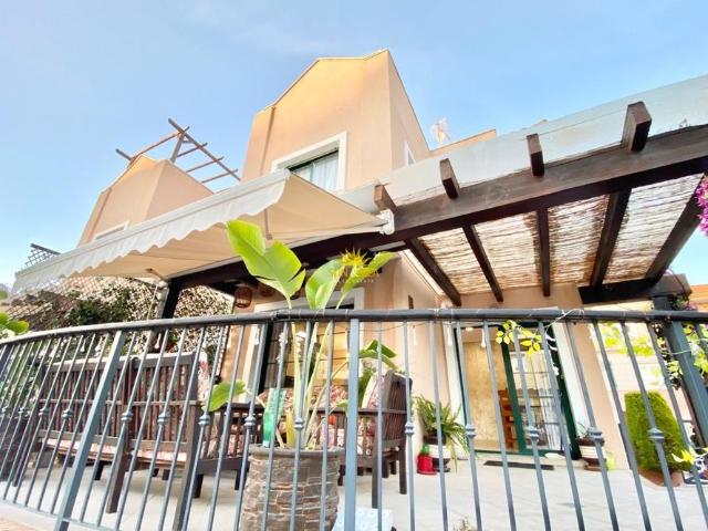 SEMI DETACHED CHALET FOR RENT, 3 BEDROOMS AND 2 BATHROOMS IN TORREVIEJA ALICANTE