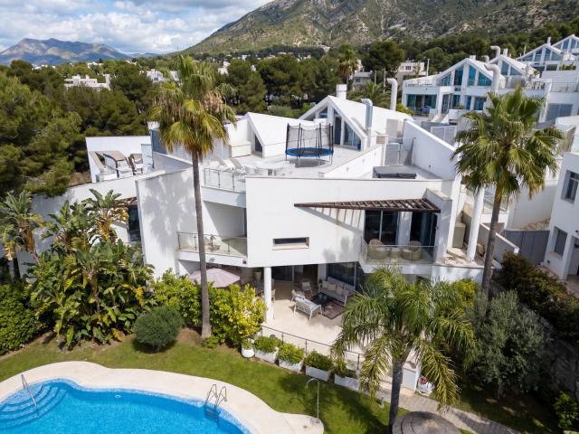 Semi Detached House in The Golden Mile