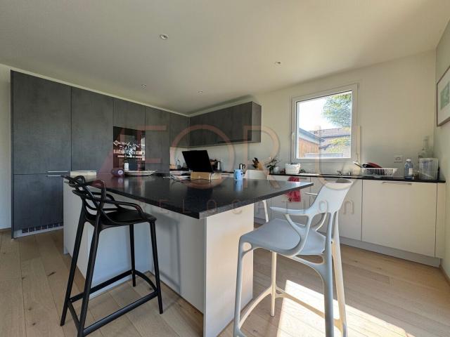 Semi detached house joined by garages with 7.5 rooms for rent in Collex Ref SC. Pib7016 | dreamo. Ch