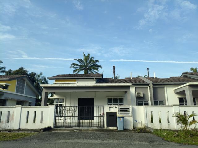 Semi detached Jenjarom Taman Ikhlas