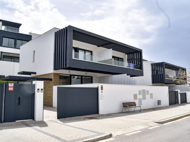 Semi detached Villa for rent in Atalaya Isdabe, Estepona, Málaga