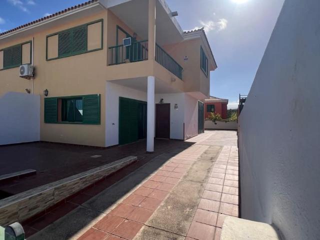 Semi detached Villa for rent in Tarajalejo, Tuineje, Fuerteventura