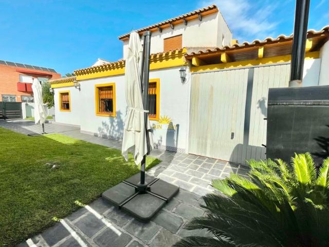 SEMI DETACHED VILLA WITH 3 BEDROOMS IN TORRE DE LA HORADADA